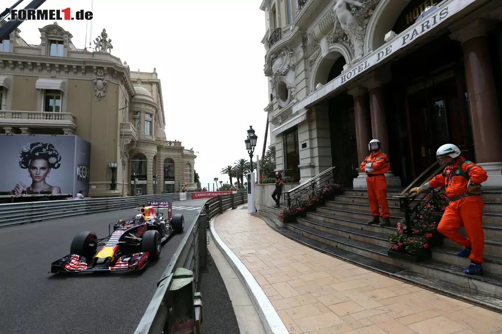 Foto zur News: Daniel Ricciardo (Infiniti Red Bull Racing) kam mit seinem Auto auf Rang vier ebenso gut zurecht wie...