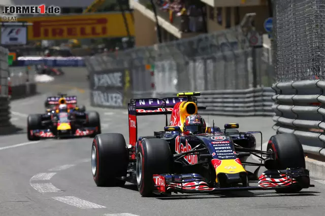 Foto zur News: Daniil Kwjat Daniel Ricciardo (Infiniti Red Bull Racing)