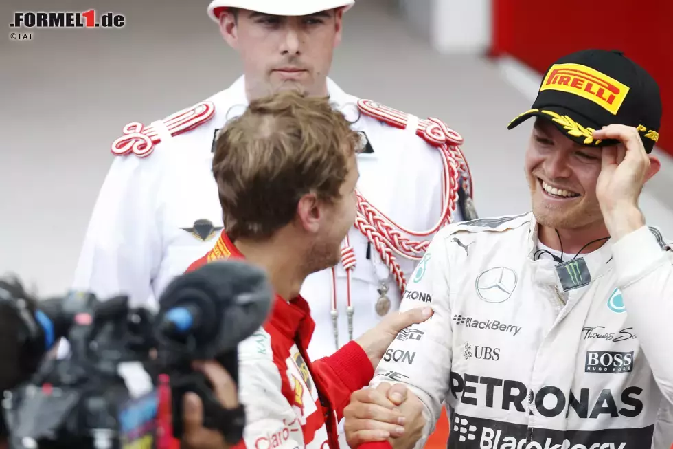 Foto zur News: Sebastian Vettel (Ferrari) und Nico Rosberg (Mercedes)