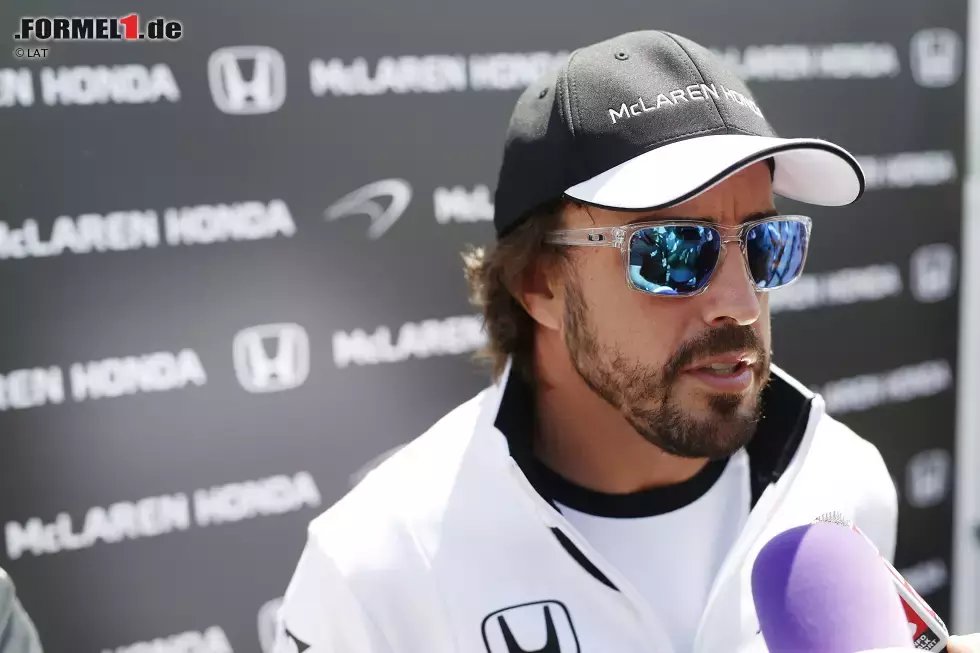 Foto zur News: Fernando Alonso (McLaren)