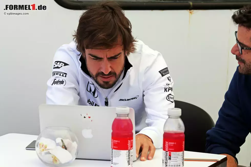 Foto zur News: Fernando Alonso (McLaren)