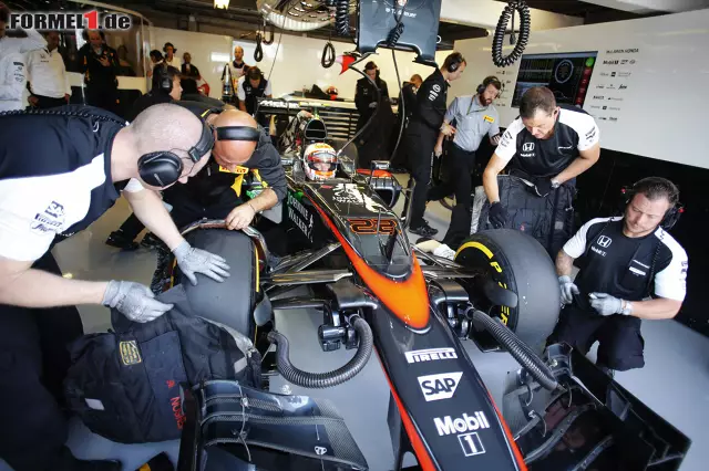 Foto zur News: Jenson Button (McLaren Honda)