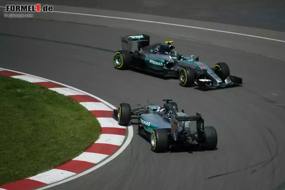 Foto zur News: Lewis Hamilton (Mercedes) und Nico Rosberg (Mercedes)