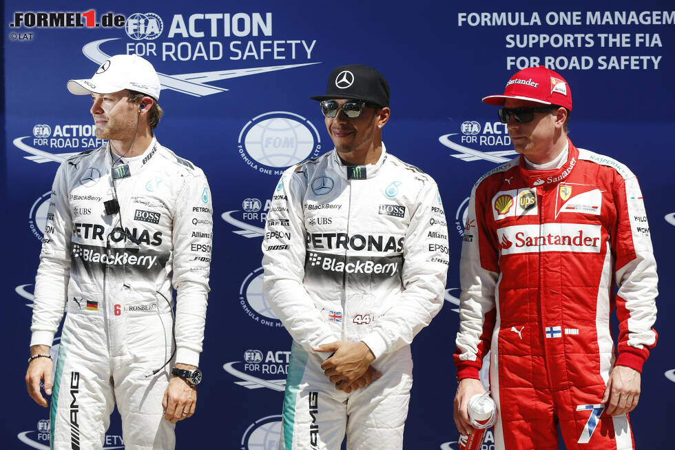 Foto zur News: Lewis Hamilton (Mercedes) steht wieder auf der Pole-Position, Nico Rosberg (Mercedes) und Kimi Räikkönen (Ferrari) dahinter
