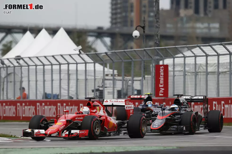 Foto zur News: Sebastian Vettel (Ferrari), Fernando Alonso (McLaren) und Carlos Sainz (Toro Rosso)