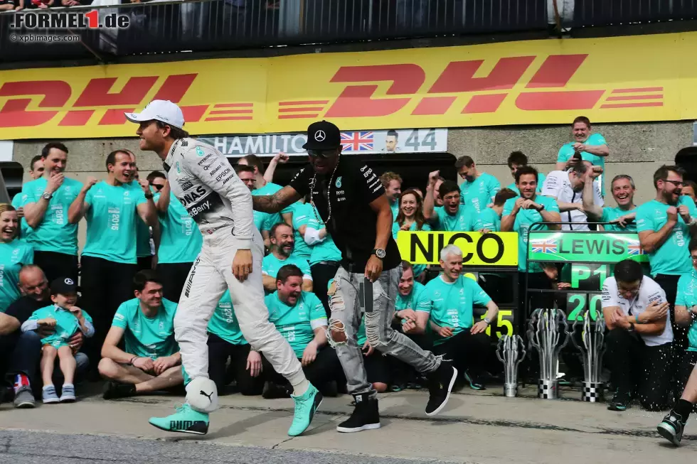 Foto zur News: Lewis Hamilton (Mercedes) und Nico Rosberg (Mercedes)