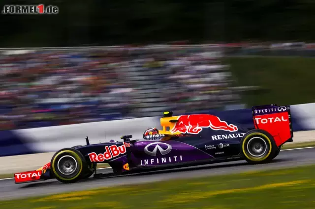 Foto zur News: Daniil Kwjat (Infiniti Red Bull Racing)