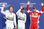 Foto zur News: Nico Rosberg (Mercedes), Lewis Hamilton (Mercedes) und Sebastian Vettel (Ferrari)