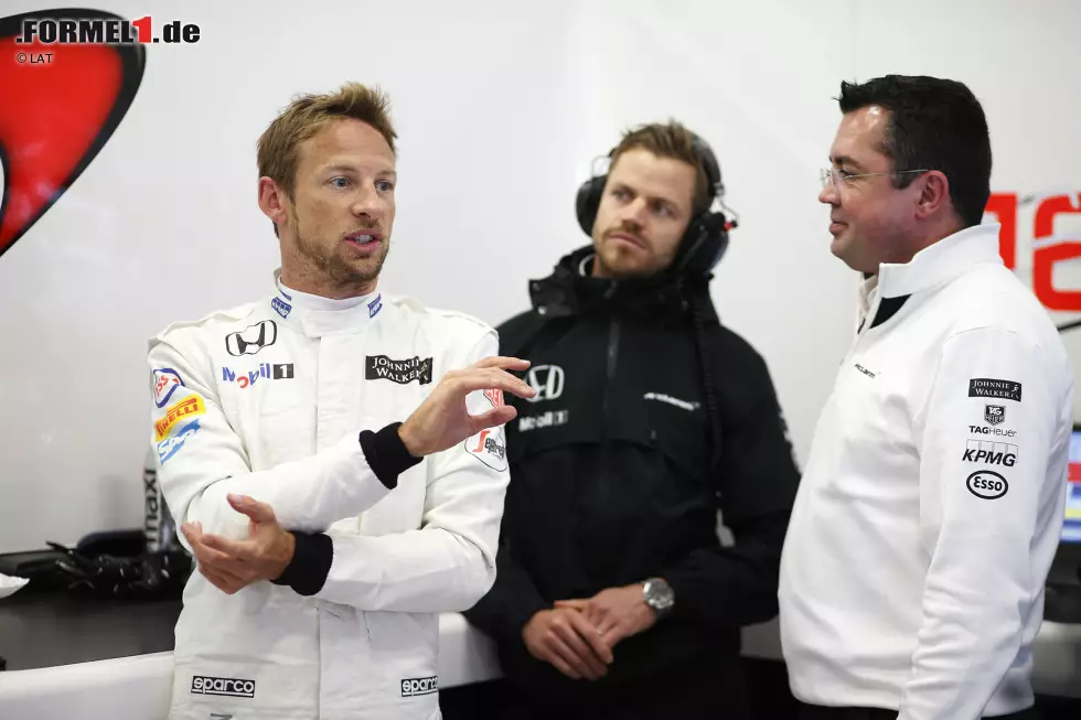 Foto zur News: Jenson Button (McLaren) und Eric Boullier