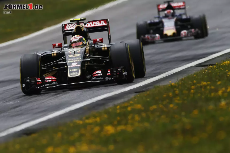 Foto zur News: Pastor Maldonado (Lotus) und Max Verstappen (Toro Rosso)