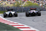 Foto zur News: Valtteri Bottas (Williams) und Max Verstappen (Toro Rosso)