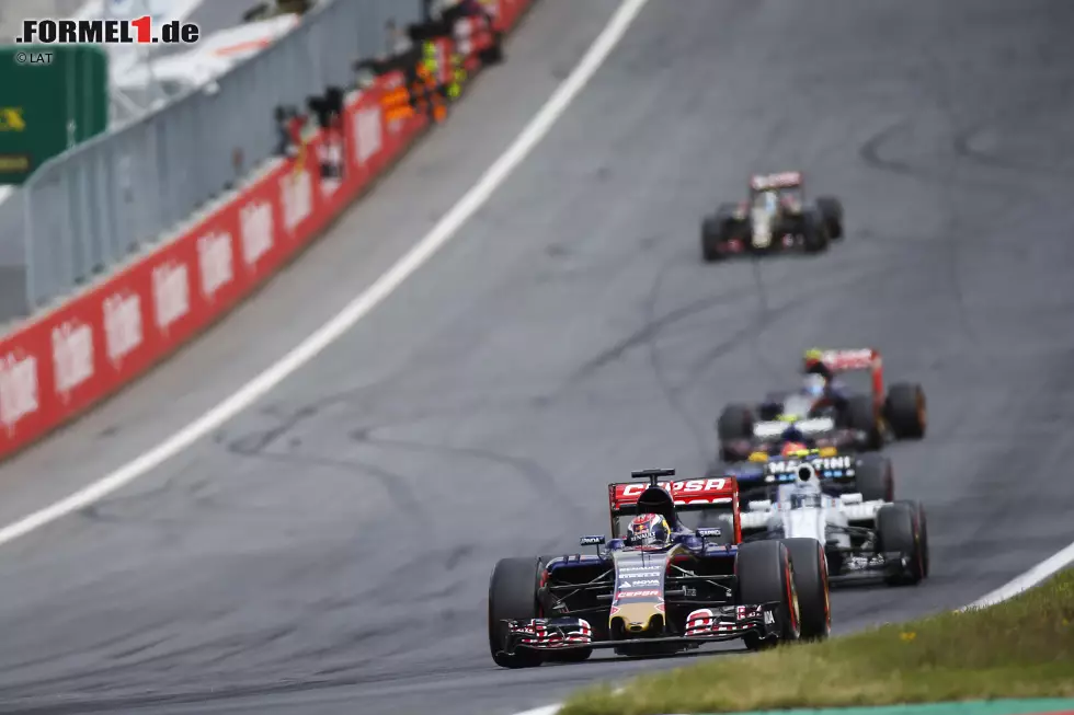 Foto zur News: Max Verstappen (Toro Rosso) und Valtteri Bottas (Williams)