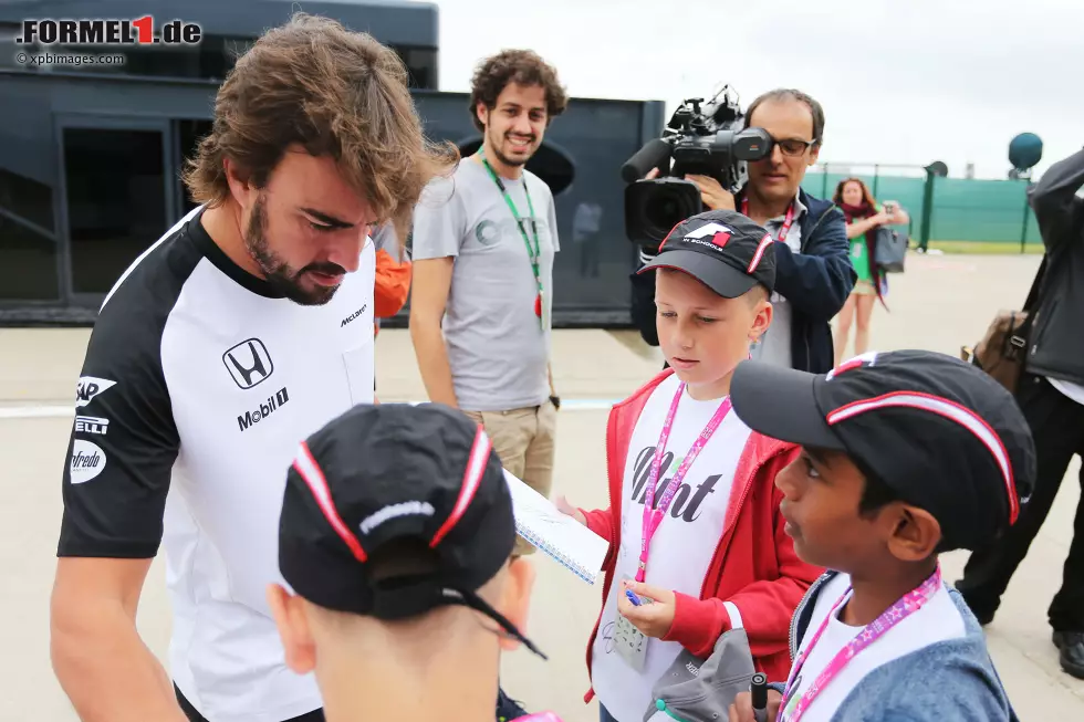 Foto zur News: Fernando Alonso (McLaren)