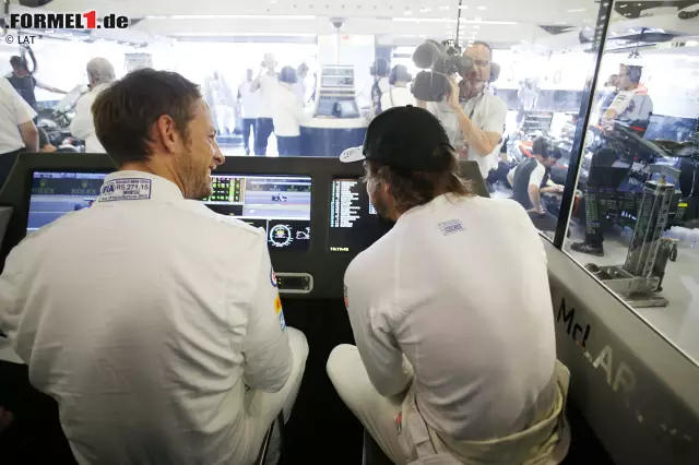 Foto zur News: Enttäuschung bei Fernando Alonso und Jenson Button: Erneut gab es technische Probleme und erneut fuhr man hinterher: Rang 15 (+2,76) und 17 (+3,041)