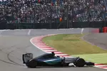 Foto zur News: Lewis Hamilton (Mercedes) bei seinem Dreher in Silverstone