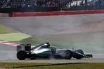 Foto zur News: Lewis Hamilton (Mercedes) bei seinem Dreher in Silverstone