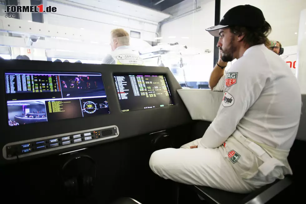 Foto zur News: Fernando Alonso (McLaren)