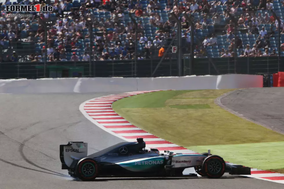 Foto zur News: Lewis Hamilton (Mercedes) bei seinem Dreher in Silverstone