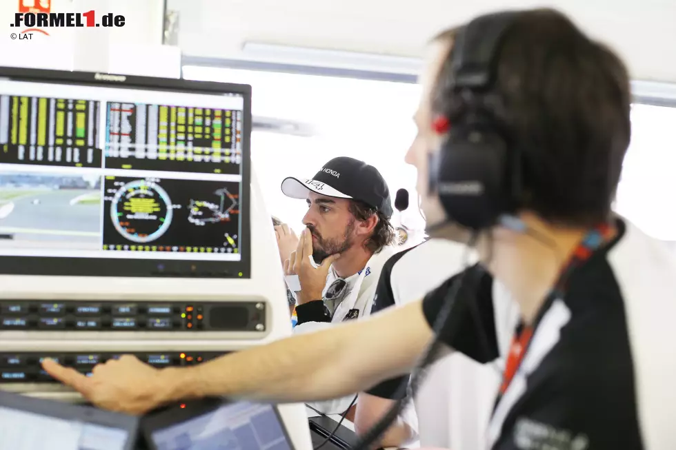 Foto zur News: Fernando Alonso (McLaren)