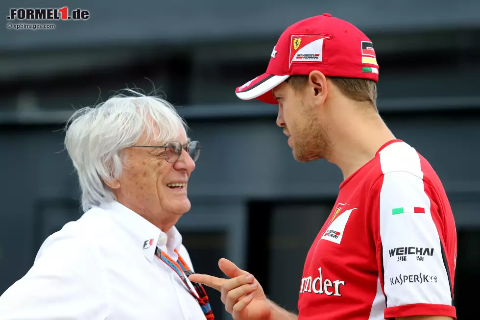 Foto zur News: Bernie Ecclestone und Sebastian Vettel (Ferrari)