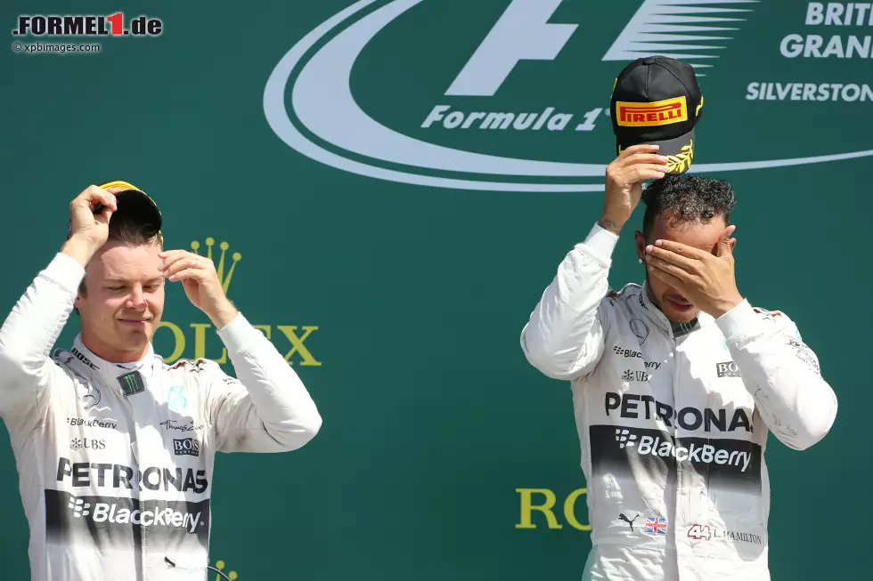 Foto zur News: Nico Rosberg (Mercedes) und Lewis Hamilton (Mercedes)