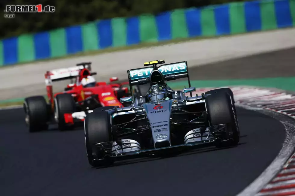 Foto zur News: Nico Rosberg (Mercedes) und Sebastian Vettel (Ferrari)