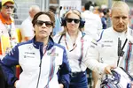 Foto zur News: Claire Williams und Valtteri Bottas (Williams)