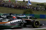 Foto zur News: Nico Hülkenberg (Force India) und Lewis Hamilton (Mercedes)