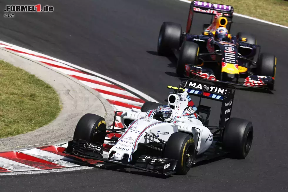 Foto zur News: Valtteri Bottas (Williams) und Daniel Ricciardo (Red Bull)