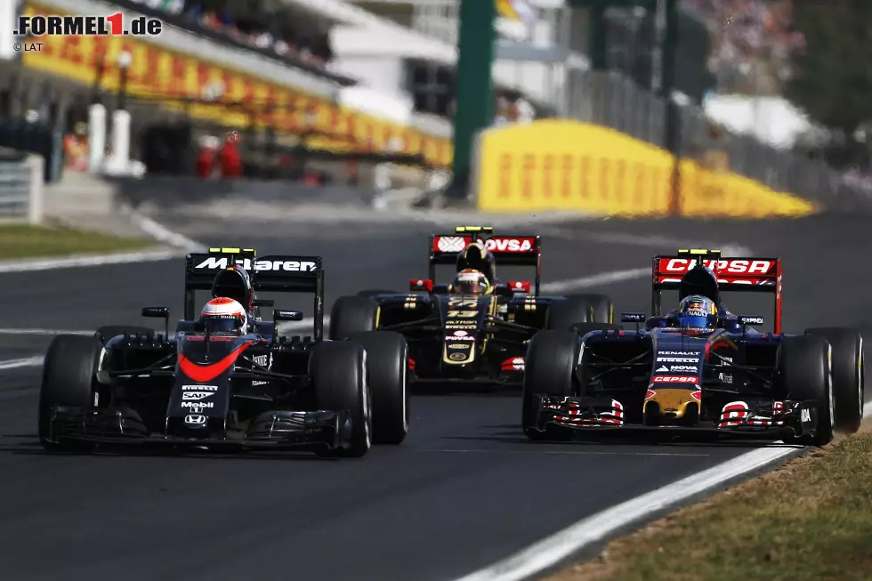 Foto zur News: Jenson Button (McLaren), Carlos Sainz (Toro Rosso) und Pastor Maldonado (Lotus)