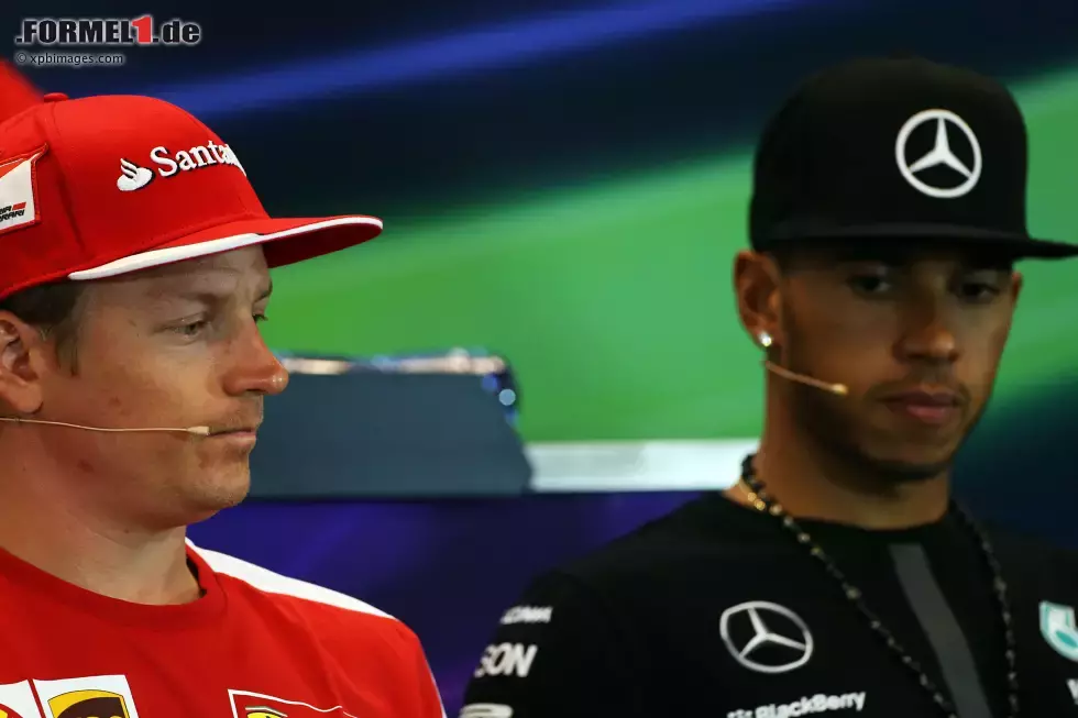 Foto zur News: Lewis Hamilton (Mercedes) und Kimi Räikkönen (Ferrari)