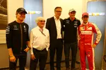 Foto zur News: Nico Rosberg (Mercedes), Bernie Ecclestone, Nico Hülkenberg (Force India) und Sebastian Vettel (Ferrari)