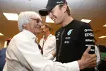 Foto zur News: Bernie Ecclestone und Nico Rosberg (Mercedes)