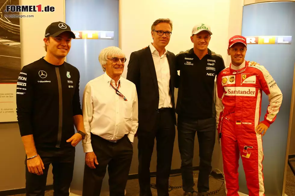 Foto zur News: Nico Rosberg (Mercedes), Bernie Ecclestone, Nico Hülkenberg (Force India) und Sebastian Vettel (Ferrari)