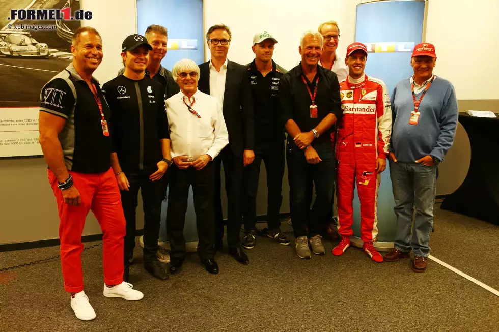 Foto zur News: Nico Rosberg (Mercedes), Bernie Ecclestone, Nico Hülkenberg (Force India), Sebastian Vettel (Ferrari) und Niki Lauda