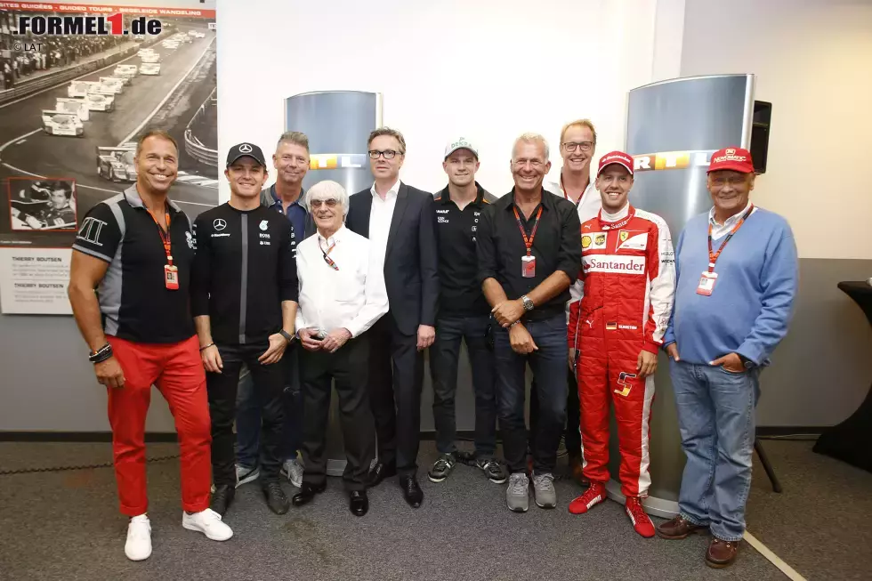 Foto zur News: Bernie Ecclestone, Nico Rosberg (Mercedes), Nico Hülkenberg (Force India) und Sebastian Vettel (Ferrari)