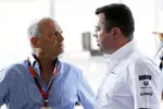 Foto zur News: Ron Dennis und Eric Boullier