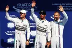 Foto zur News: Nico Rosberg (Mercedes), Lewis Hamilton (Mercedes) und Valtteri Bottas (Williams)