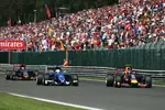 Foto zur News: Marcus Ericsson (Sauber) und Daniil Kwjat (Red Bull)