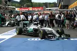 Foto zur News: Lewis Hamilton (Mercedes) und Nico Rosberg (Mercedes)