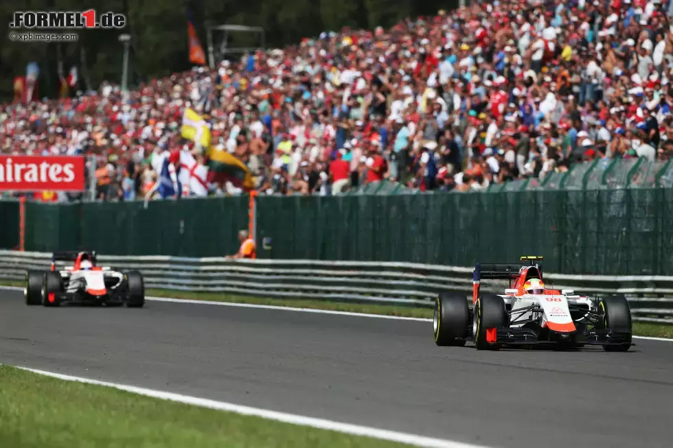 Foto zur News: Roberto Merhi (Manor-Marussia) und Will Stevens (Manor-Marussia)