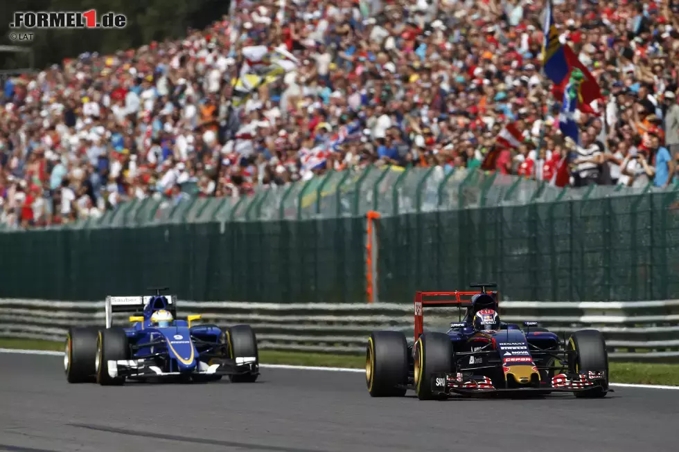 Foto zur News: Max Verstappen (Toro Rosso) und Marcus Ericsson (Sauber)