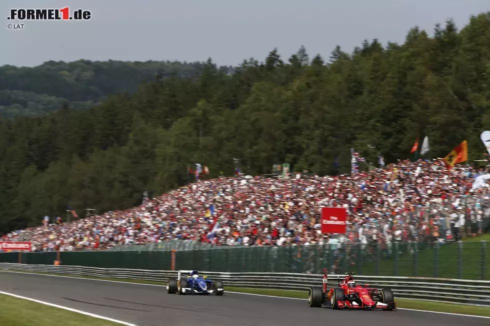 Foto zur News: Kimi Räikkönen (Ferrari) und Marcus Ericsson (Sauber)