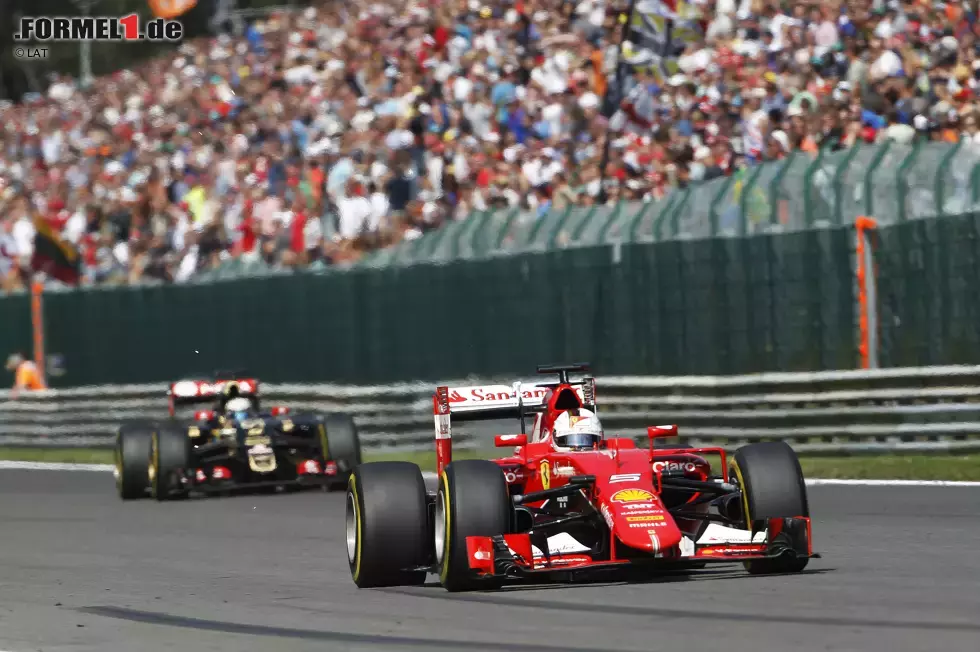 Foto zur News: Sebastian Vettel (Ferrari) und Romain Grosjean (Lotus)