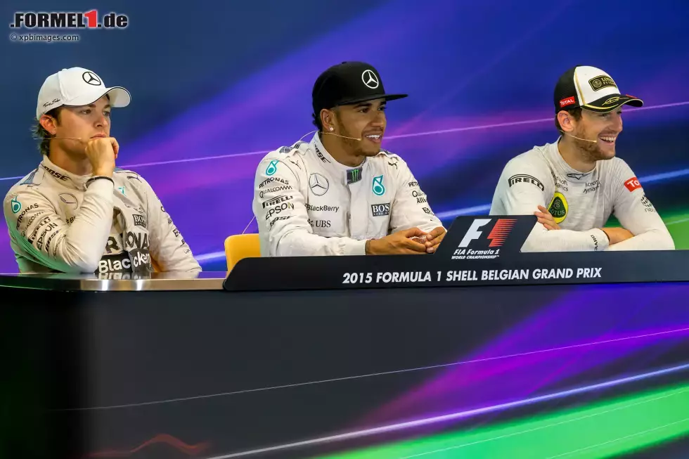 Foto zur News: Nico Rosberg (Mercedes), Lewis Hamilton (Mercedes) und Romain Grosjean (Lotus)