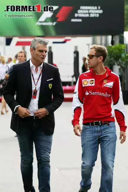 Foto zur News: Maurizio Arrivabene und Sebastian Vettel (Ferrari)