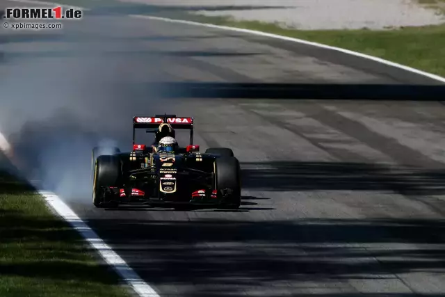 Foto zur News: ...Romain Grosjean (Lotus F1 Team), der sich hier tüchtig verbremst. Völlig ausgebremst wurde hingegen...