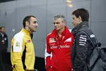 Foto zur News: Cyril Abiteboul, Maurizio Arrivabene und Toto Wolff