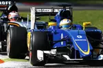 Foto zur News: Marcus Ericsson (Sauber) und Nico Hülkenberg (Force India)