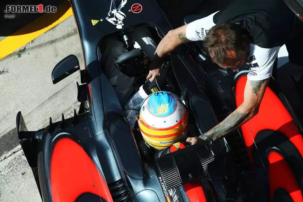 Foto zur News: Fernando Alonso (McLaren)